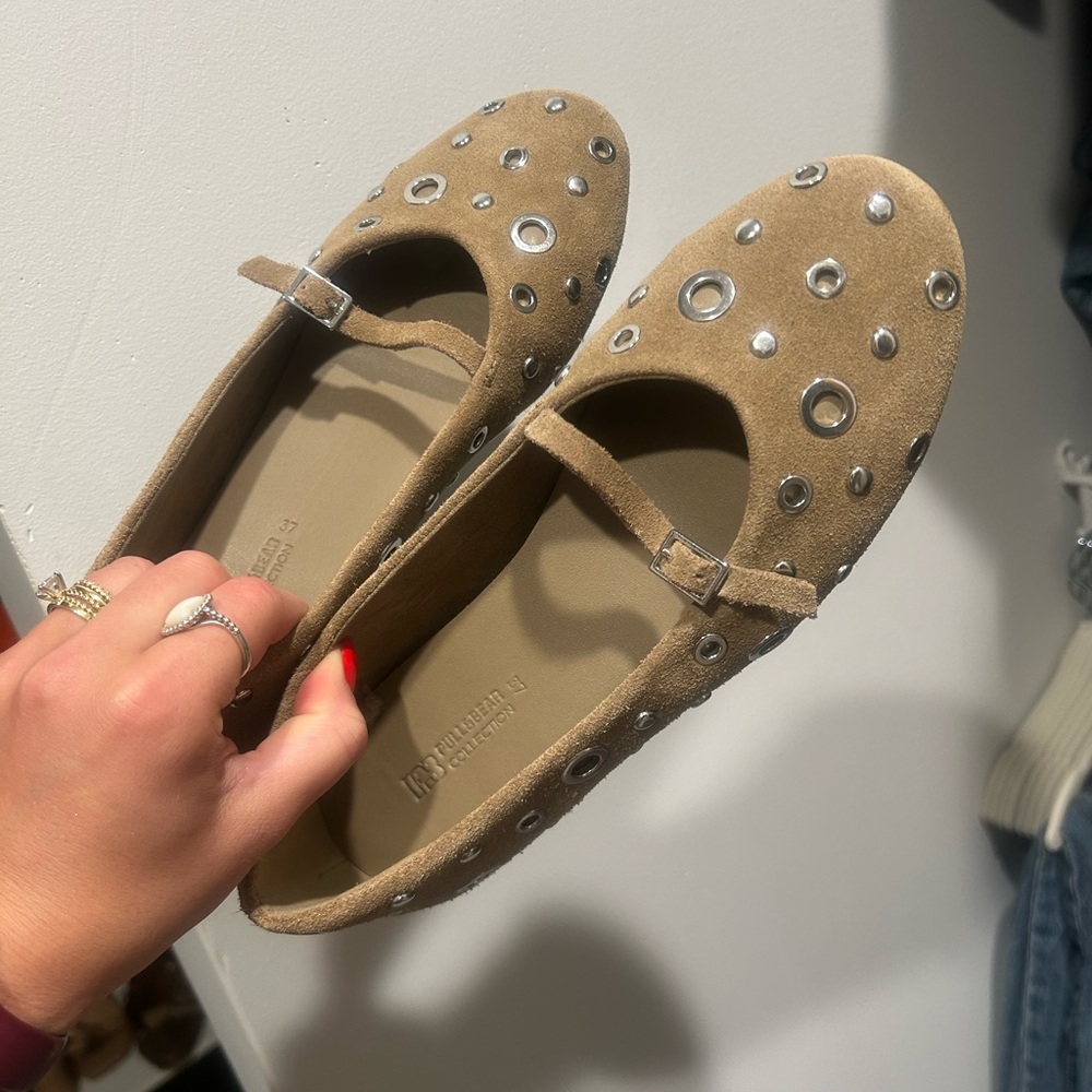 Pull and Bear studded flats